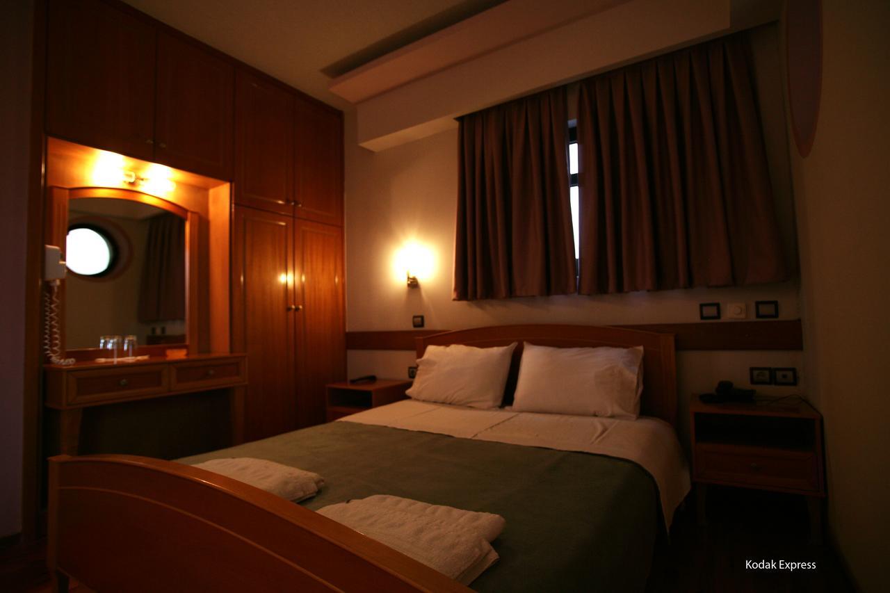 Elikonio Hotell Agia Anna  Exteriör bild