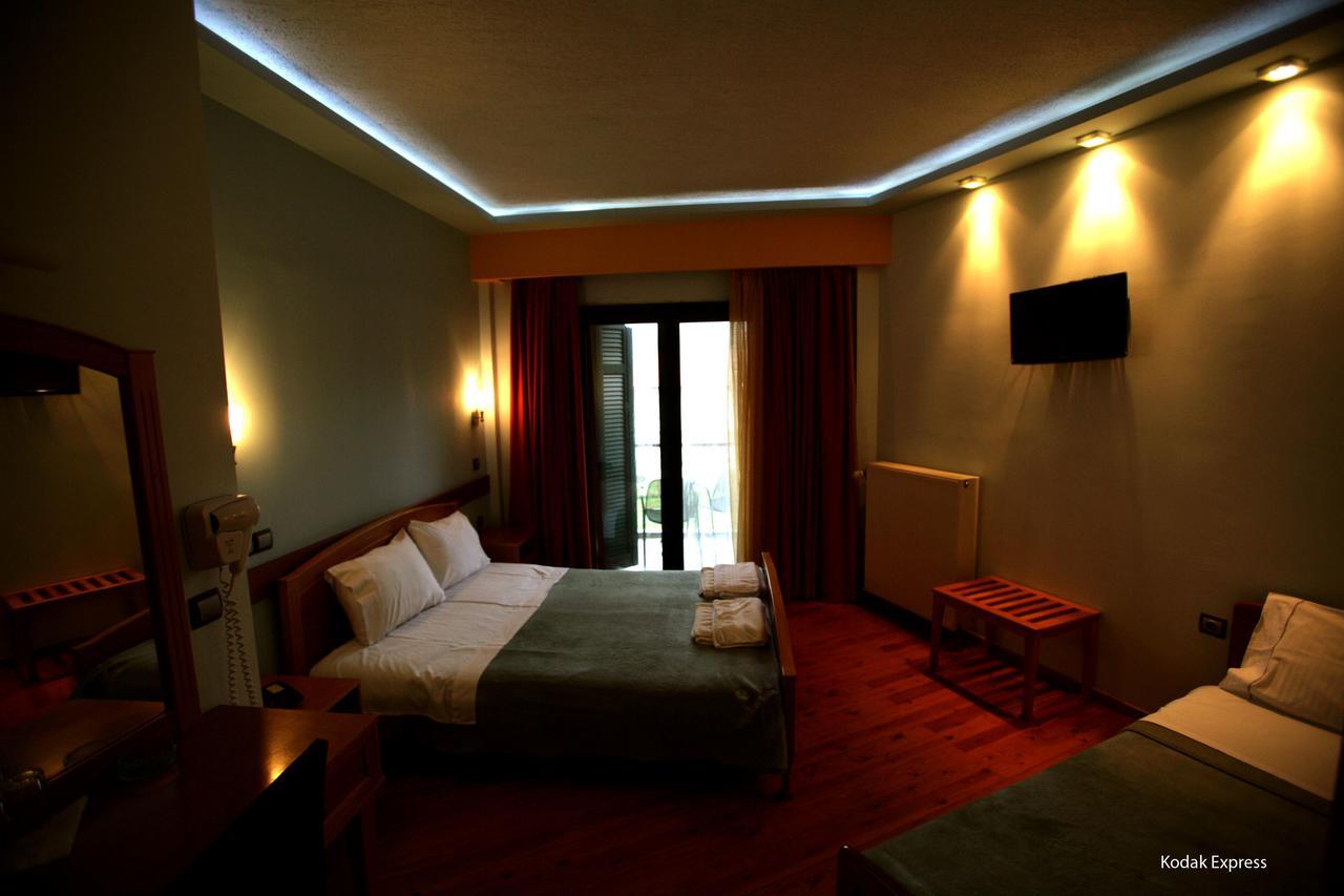 Elikonio Hotell Agia Anna  Exteriör bild