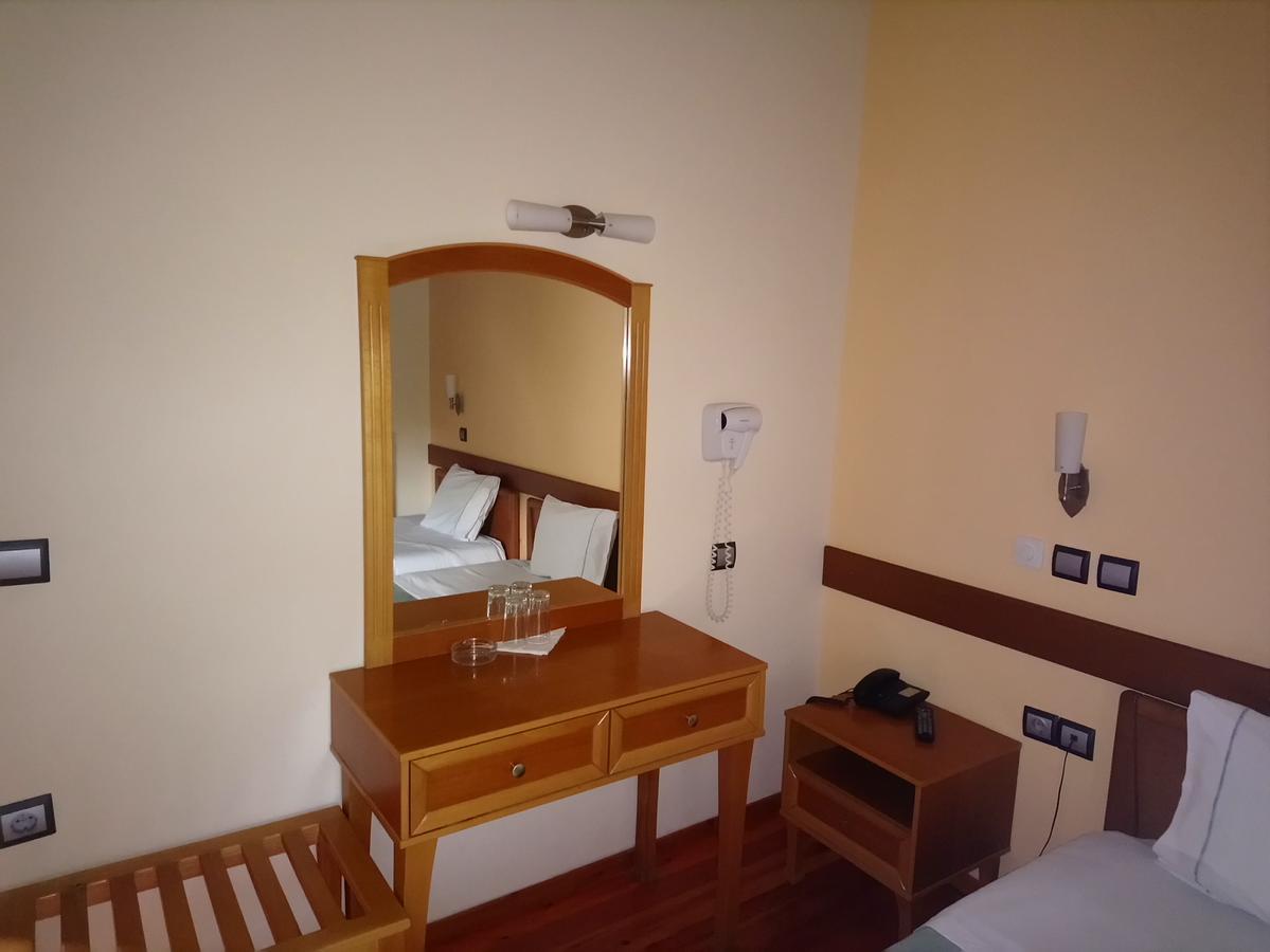 Elikonio Hotell Agia Anna  Exteriör bild