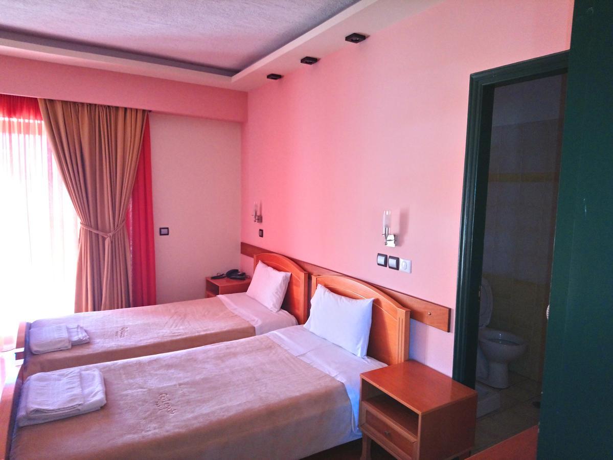 Elikonio Hotell Agia Anna  Exteriör bild