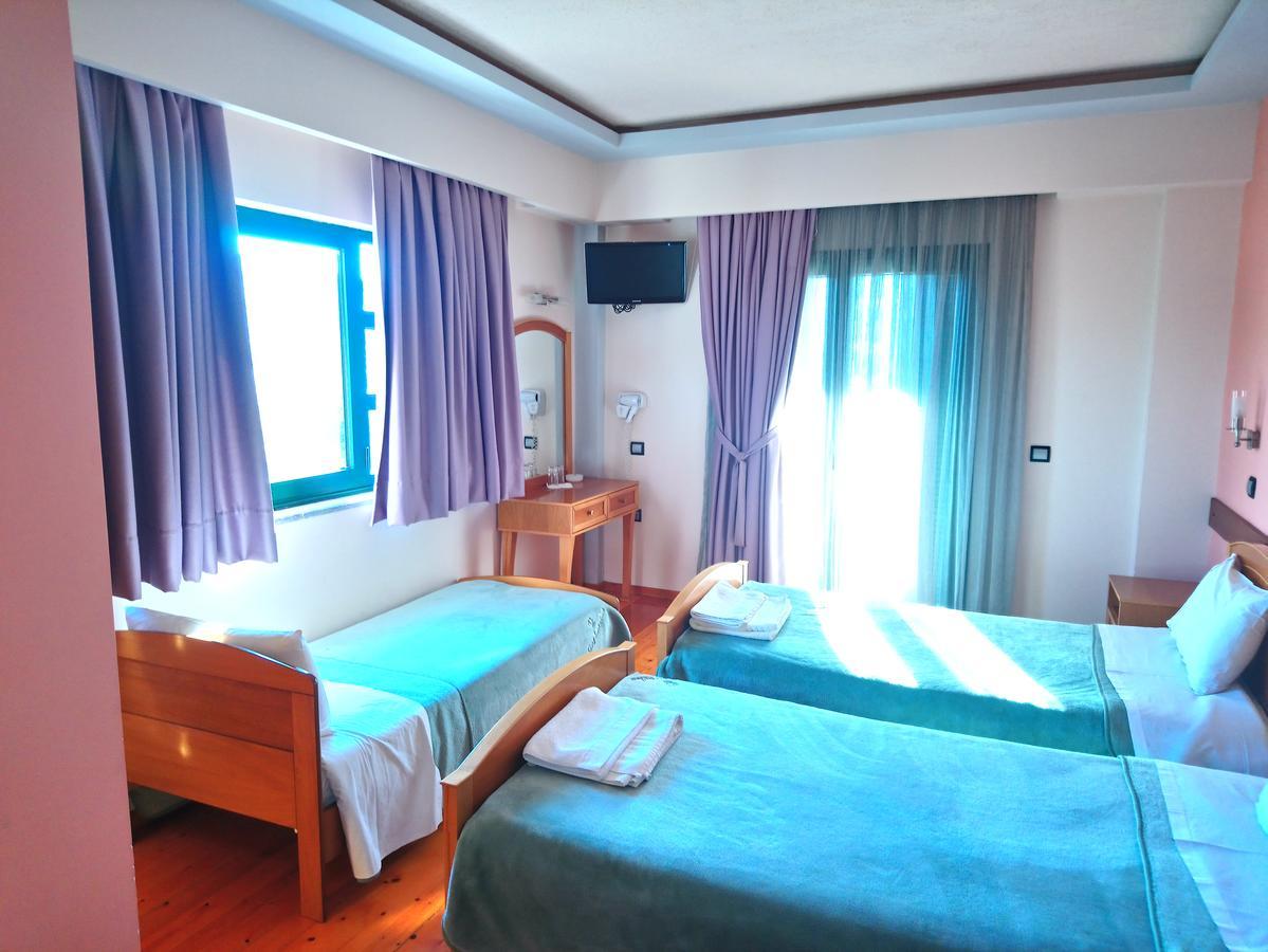 Elikonio Hotell Agia Anna  Exteriör bild