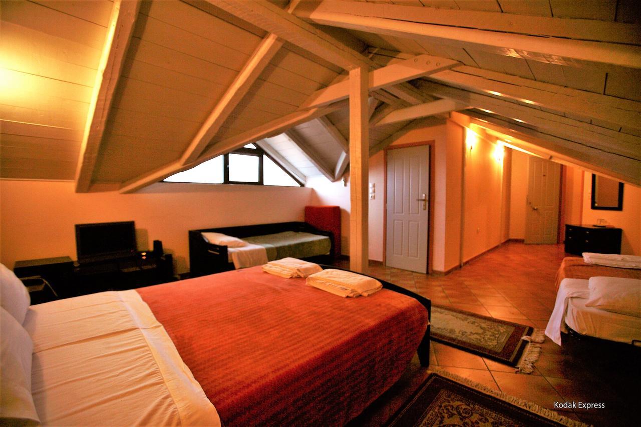 Elikonio Hotell Agia Anna  Exteriör bild