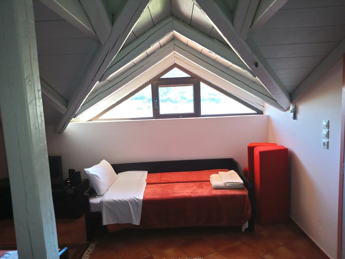 Elikonio Hotell Agia Anna  Exteriör bild