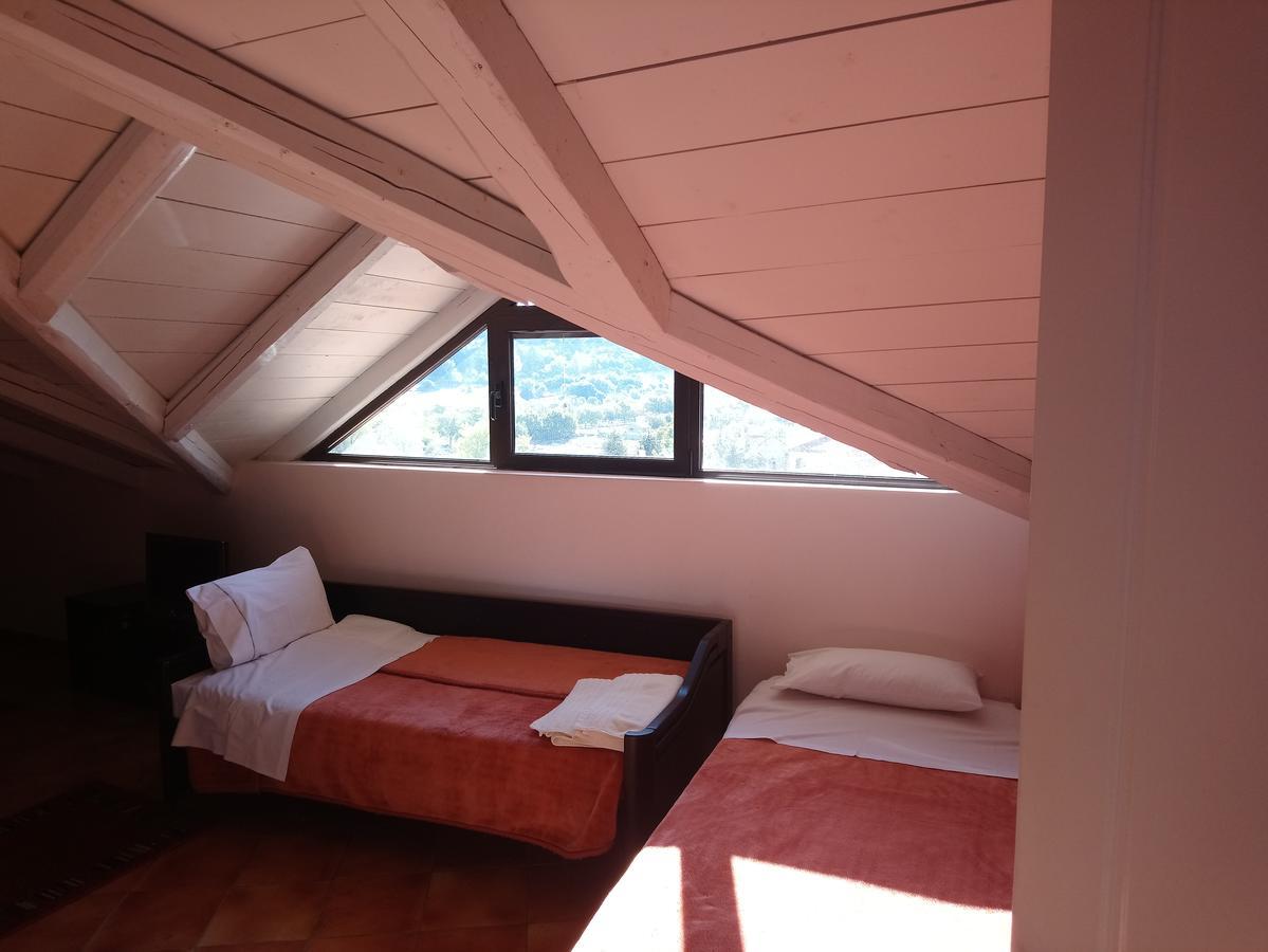 Elikonio Hotell Agia Anna  Exteriör bild