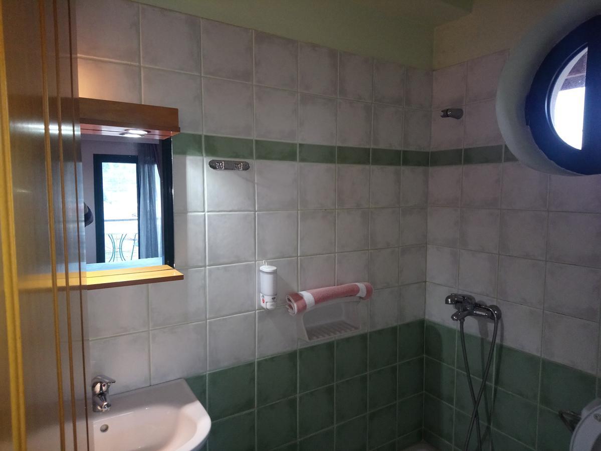 Elikonio Hotell Agia Anna  Exteriör bild